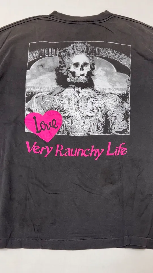 SAINT Mxxxxxx SS TEE/LOVE/BLK LOVE Pink Love Skull Distressed TEE Washed Black S-XL Cylindrical Fabric Ready-made Assute Dyeing Ma Liu Fading Washing Technology Top Printing Technology Handmade Graffiti Splashing Ink Correct Main Mark/Wash Mark/Anti-Counterfeiting Label Top Purchasing Level
